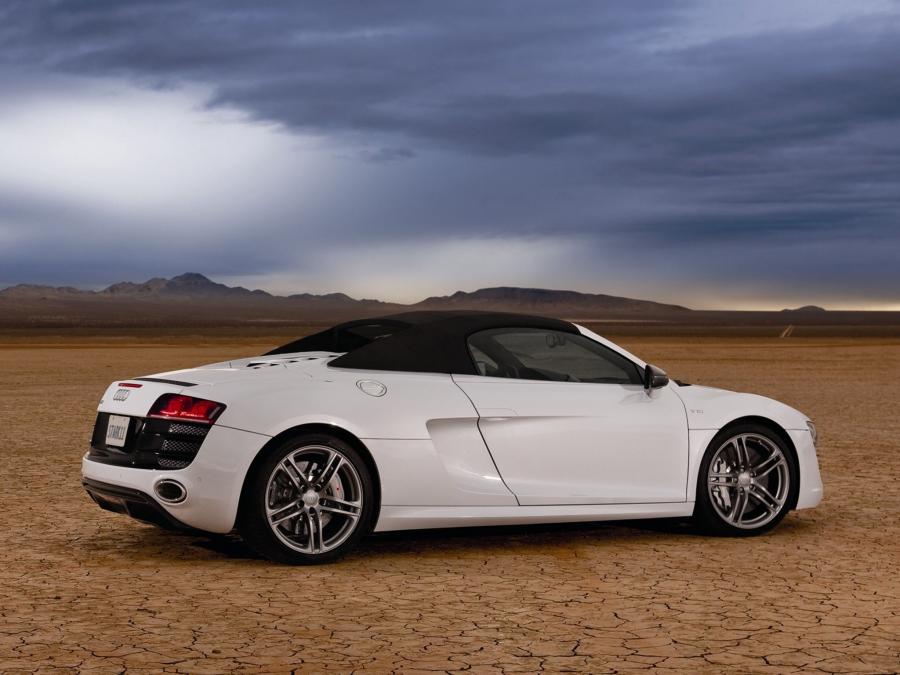  Audi R8 V10 Spyder 2010 года  (NA) (фото 14 из 17)